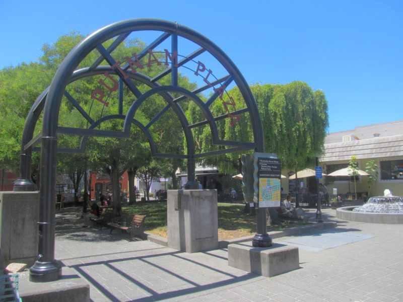 Putnam Plaza entrance