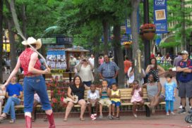 Pearl Street Mall - entertainer